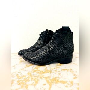 ZOE Made in Italy Women’s Black Woven Leather Bootie EU 40